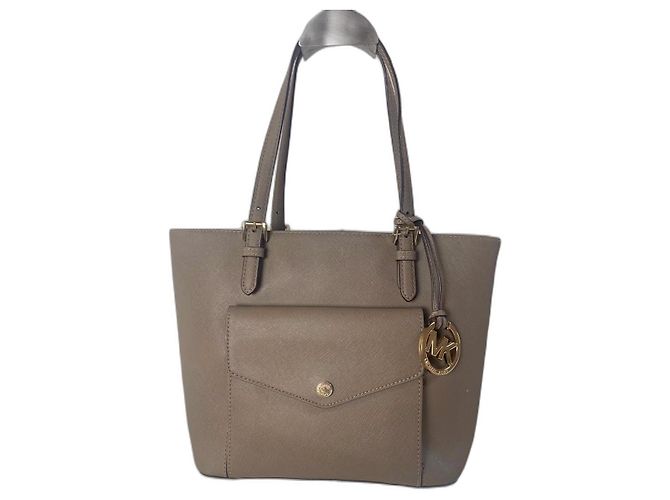 Bolsa de mão Michael Kors em couro saffiano taupe