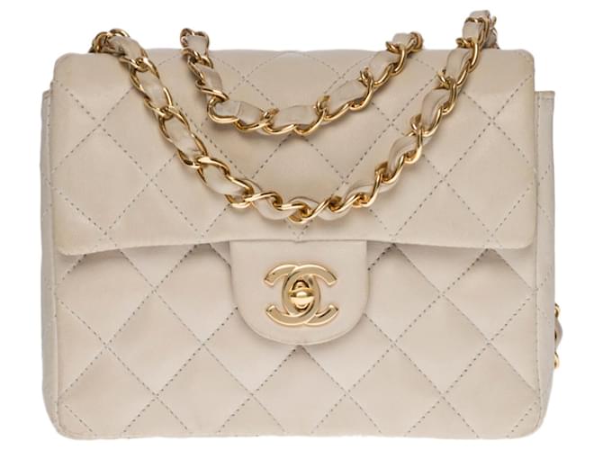 Superb Chanel Mini Timeless Flap bag in ecru quilted leather, garniture en métal doré Beige  ref.499567