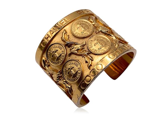 Chanel Bracelet jonc Vintage Rare en métal doré avec logos CC ref.499764 -  Joli Closet