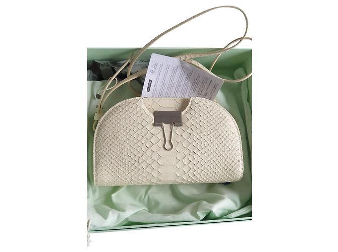 Bolsa Camera Off White em couro creme estampa python