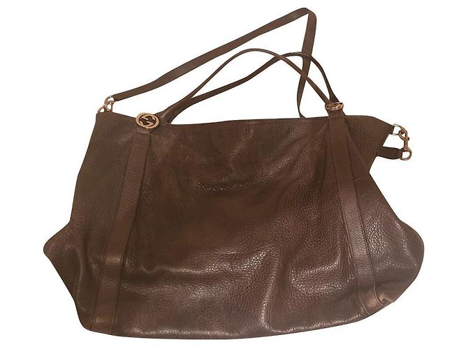 Bolsa de ombro Gucci em couro cinza
