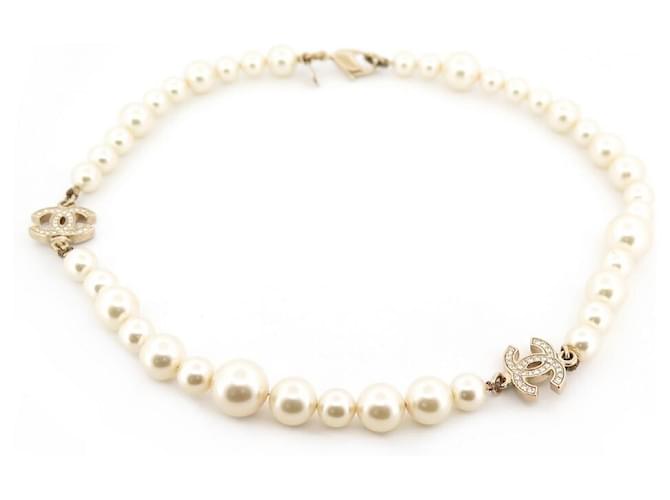 NEW CHANEL NECKLACE CC LOGO AND PEARLS 45 CM IN GOLD METAL PEARLS NECKLACE Golden  ref.501075