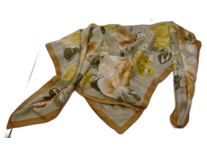 Autre Marque Seidenschal mit Blumenmuster mehrfarbig Mehrfarben