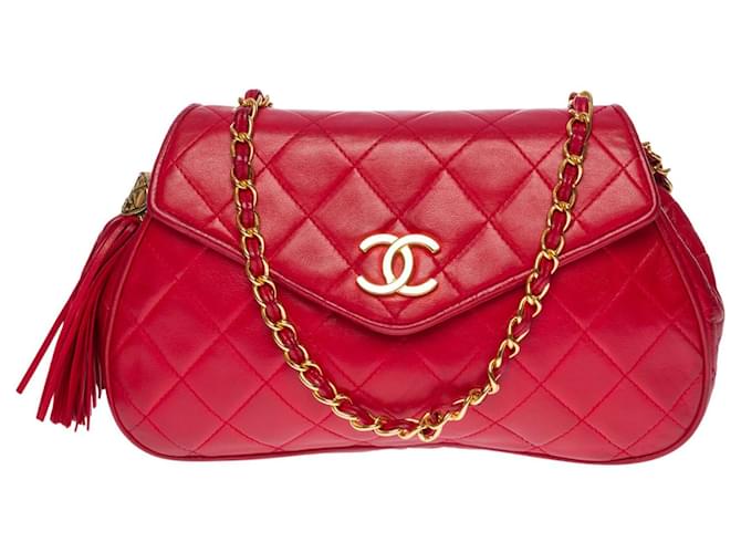 Sublime & Rare sac Chanel Classique Flap bag  medium 25 cm en cuir d’agneau matelassé de couleur rouge rubis, garniture en métal doré  ref.502601