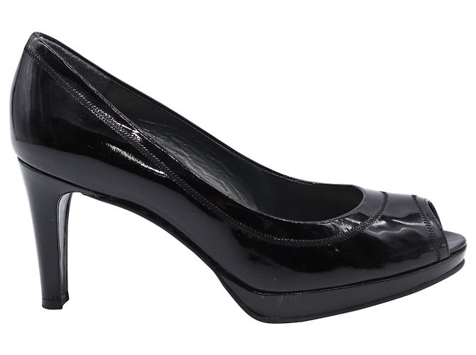 Stuart Weitzman x Russel Bromley Peep-Toe Pumps en Charol Negro