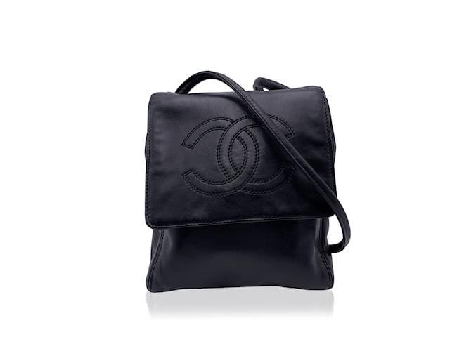Chanel Vintage Black Smooth Leather CC Logo Shoulder Bag Purse ref