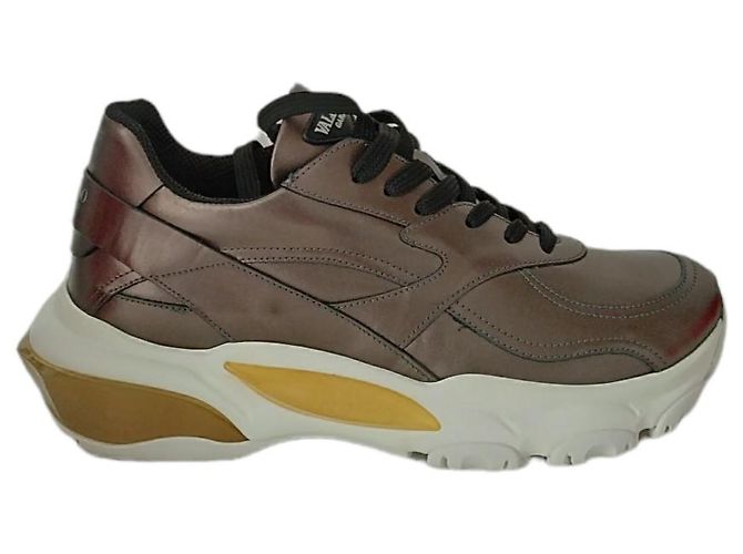 Sneaker Valentino Bounce in pelle marrone