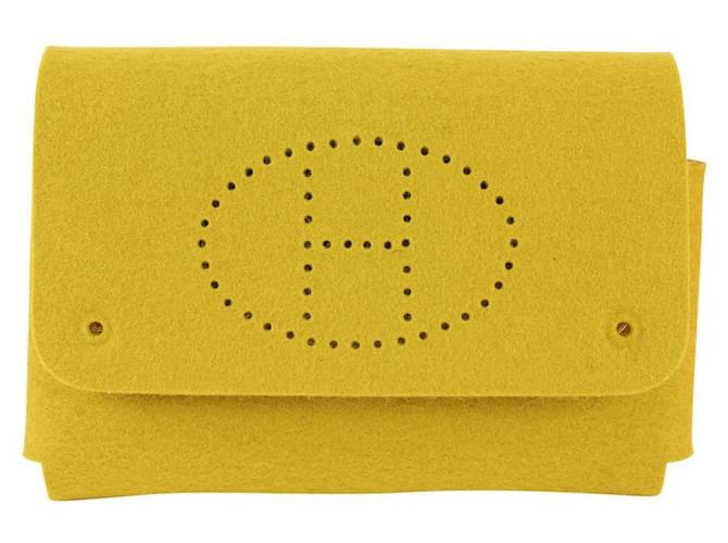 Autre Marque Accessoire mini pochette à rabat Evelyne en feutrine jaune 5H124  ref.504704