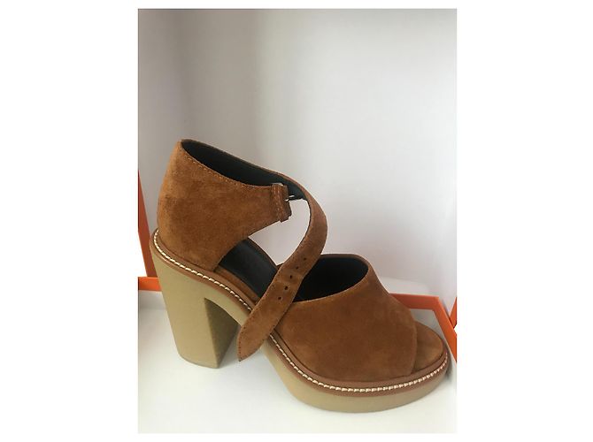 Sandali Hermès Drew in pelle scamosciata marrone chiaro