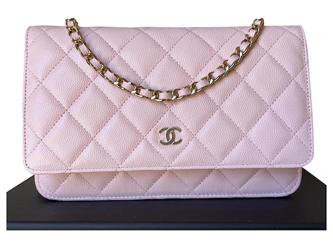Wallet On Chain Chanel Carteira acolchoada clássica de caviar rosa claro com corrente Couro  ref.504938