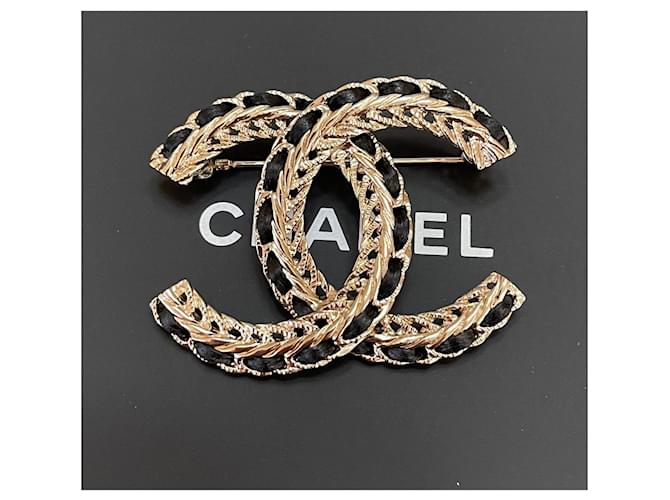 Chanel Golden Metal Black Leather Pin Brooch Multiple colors ref.504943 -  Joli Closet