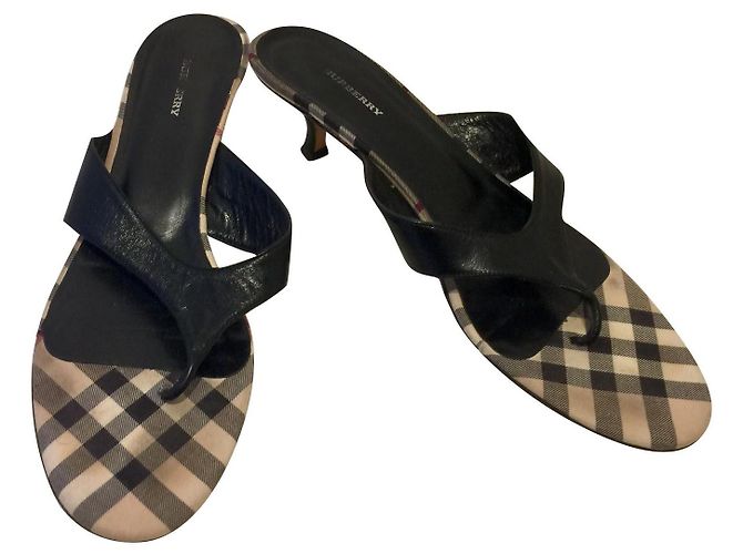 Burberry Sandales/mules à petits talons noirs et nova check