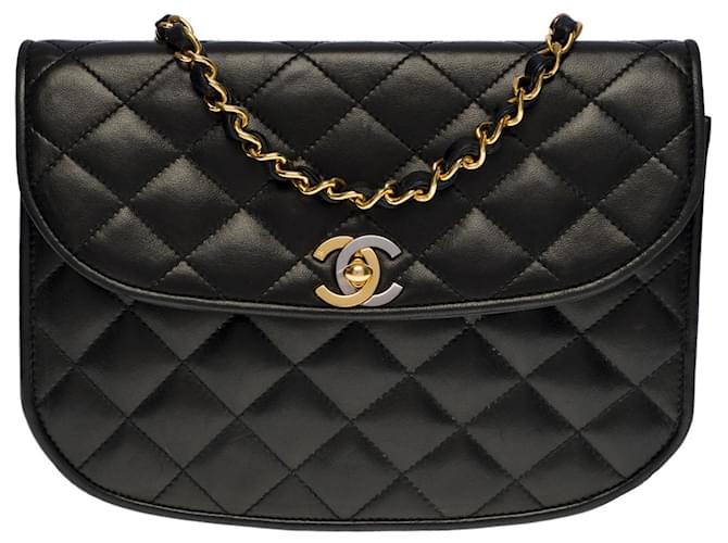 Timeless Sehr schicke Chanel Classic Überschlagtasche aus schwarzem gestepptem Leder, garniture en métal doré  ref.505513
