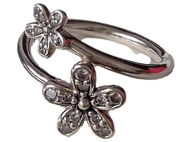 Pandora T ring.52 - Dazzling Daisies