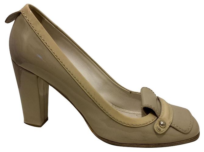 Pumps aus Lackleder mit Schichtabsatz von Tod's Grau Taupe