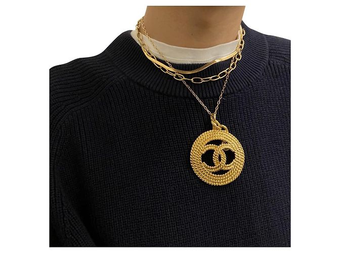 Chanel collier pendentif Doré
