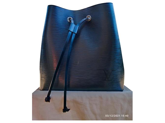 Néonoé Louis Vuitton Bolsos de mano Negro Cuero  ref.506616