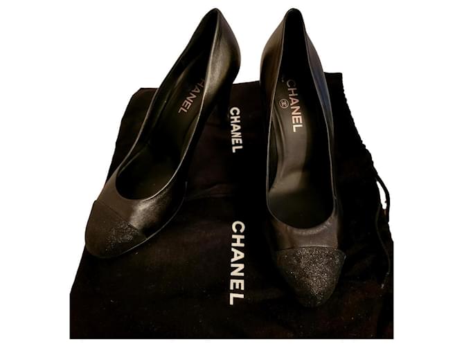 Chanel Tacones Negro Cuero  ref.507356