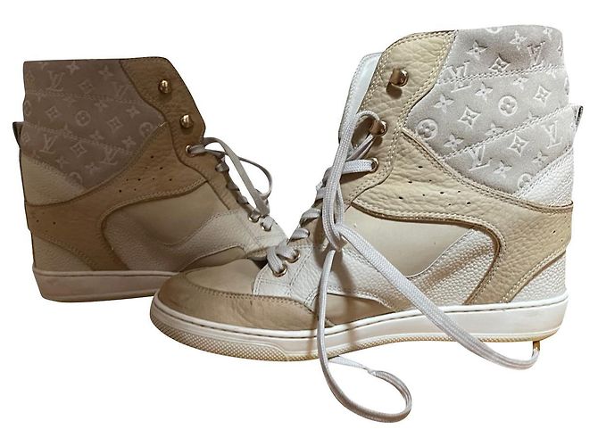Louis Vuitton couro de bezerro Camurça Monogram Cliff Fora de branco