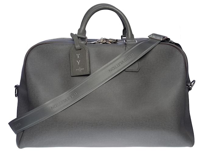 Louis Vuitton Splendid & Rare "Kendall" travel bag in mouse gray taiga leather , Garniture en métal argenté Grey  ref.508673