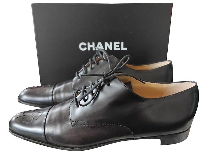 Chanel Scarpe Classiche Stringate Nero Marrone scuro Pelle