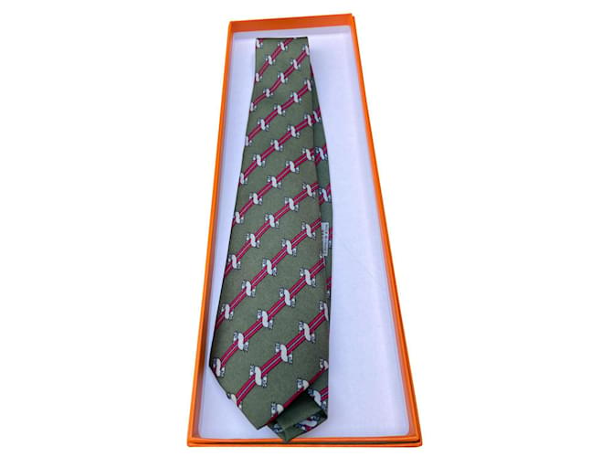 Superbe cravate Hermès chevaux Soie Rouge Kaki  ref.510974