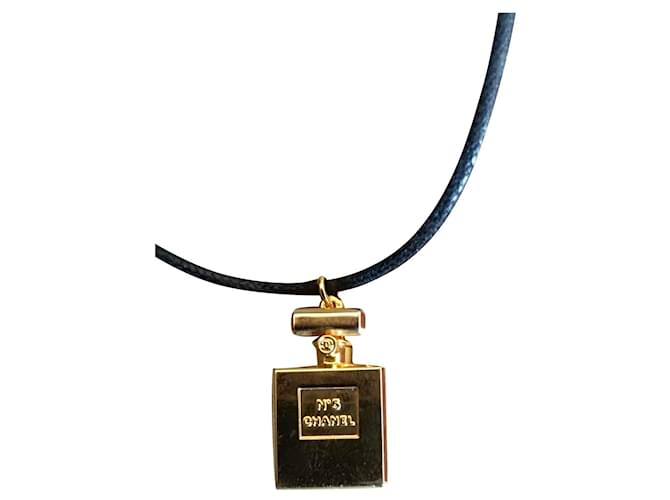 Collar/ colgante de perfume Chanel n°5 dorado Metal  ref.511077