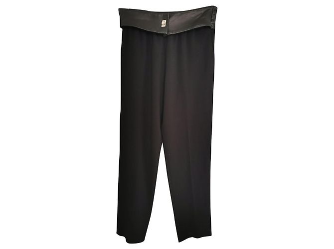 Calça Sandro de couro com cinto preto