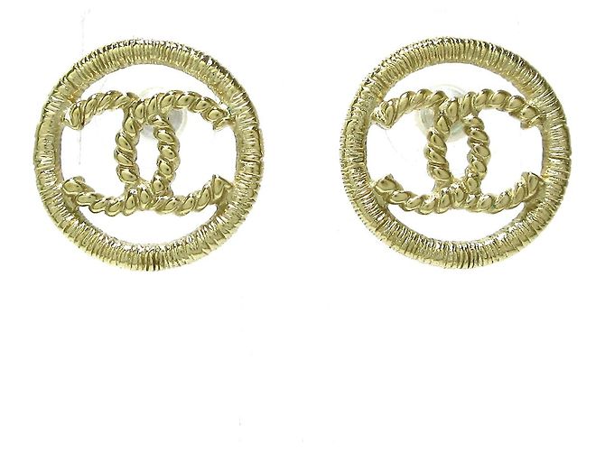 Boucle d oreille chanel Doré