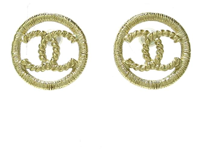 Pendiente de Chanel Dorado Metal  ref.511625
