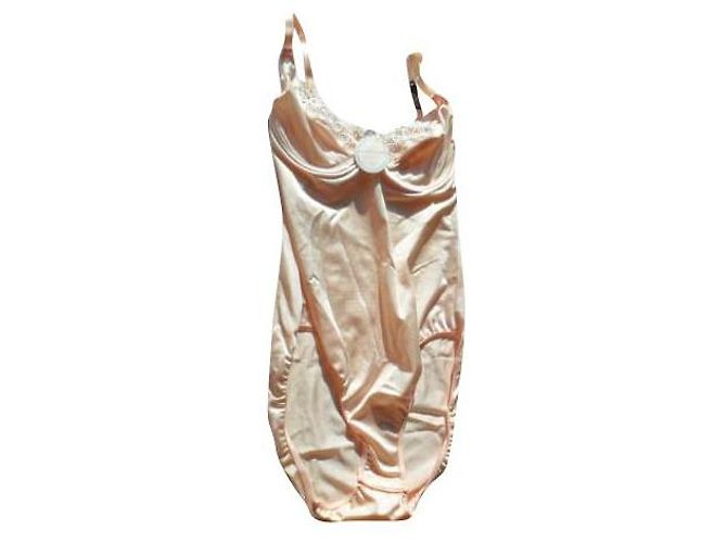 Autre Marque Body de encaje rosa