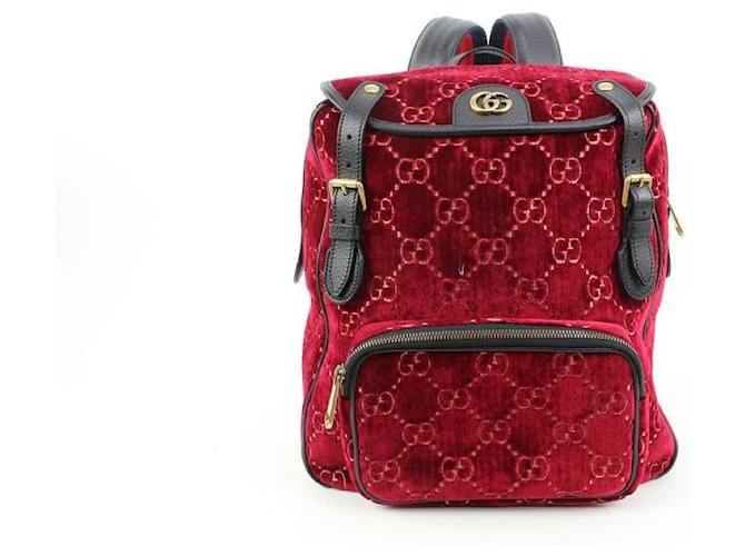 Gucci Mochila con hebilla pequeña forrada Marmont de terciopelo GG con monograma rojo Cuero ref.512431 Joli Closet