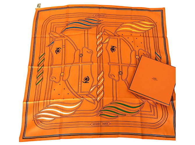 Pañuelo de seda Hermès Quadrige au Fil Naranja  ref.515290
