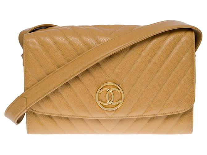 Wunderschöne Chanel Flap Bag Handtasche mit Fischgrätenmuster aus goldbeigem Kaviarleder  ref.515943
