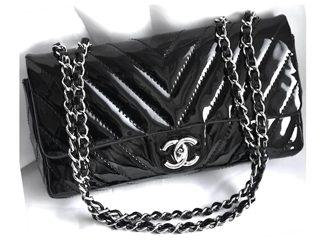 Chanel Sac à rabat noir classique intemporel 25 cm Cuir Cuir vernis  ref.516508