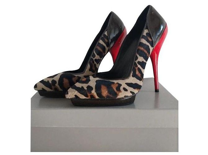 Versace Leopard Print Patent Leather Pumps 37