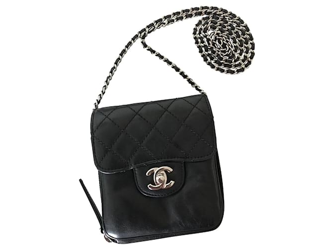 Chanel Handbags Black Silvery Leather  ref.517110
