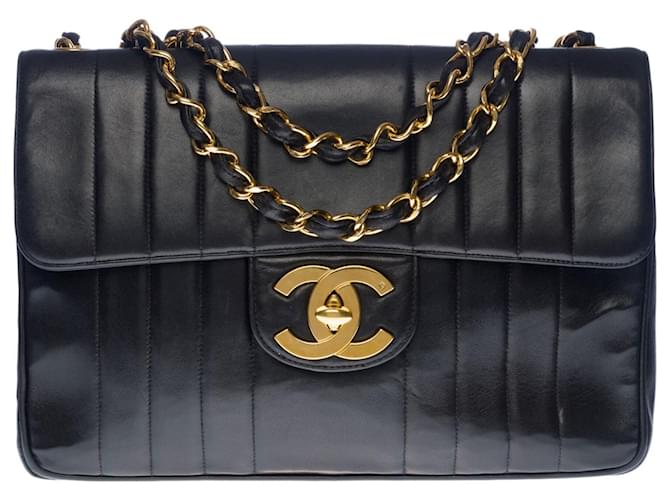 Timeless Majestuoso bolso de mano Chanel Jumbo single flap bag en piel de cordero acolchada negra, costuras verticales, adornos de metal dorado Negro Cuero  ref.517427