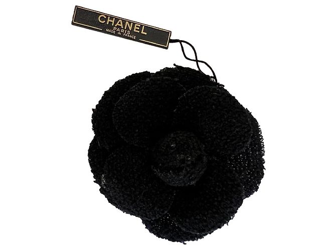 Chanel broche de camelia Negro