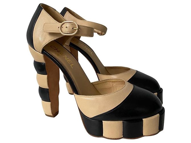 Sandali Chanel bicolore in pelle nero e beige