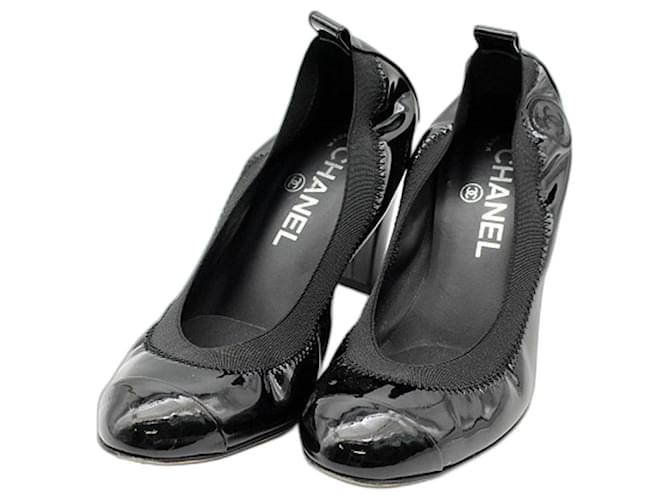 Zapatos de salón con tacón Scrunch CC de charol negro de Chanel  ref.518581