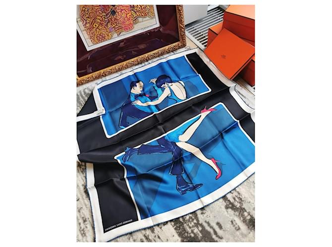 Hermès Bufanda de hermes Azul Seda  ref.519667