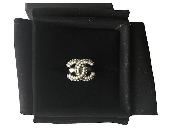 Chanel CC Ring mit Perlenbesatz silberfarben