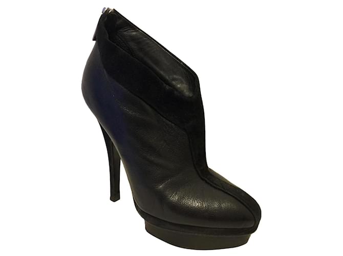 Yves Saint Laurent YSL Leather and Suede Easy Ankle Boot Black  ref.524526