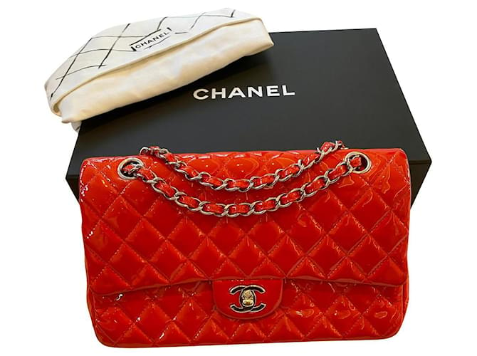 Classique Chanel Timeless Classic doublé Flap Medium Cuir vernis Rouge  ref.525056