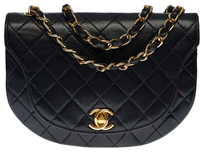 Timeless Sublime Chanel Classique Mini half-moon flap bag handbag in navy blue quilted lambskin, garniture en métal doré Leather  ref.525597
