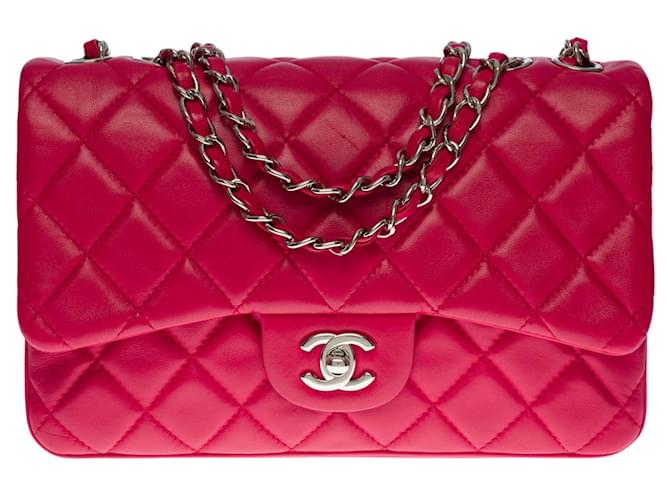 Timeless Espléndido bolso Chanel Classic con solapa y fuelle en piel de cordero acolchada color frambuesa, Guarnición en métal argenté, Rosa Cuero  ref.525601