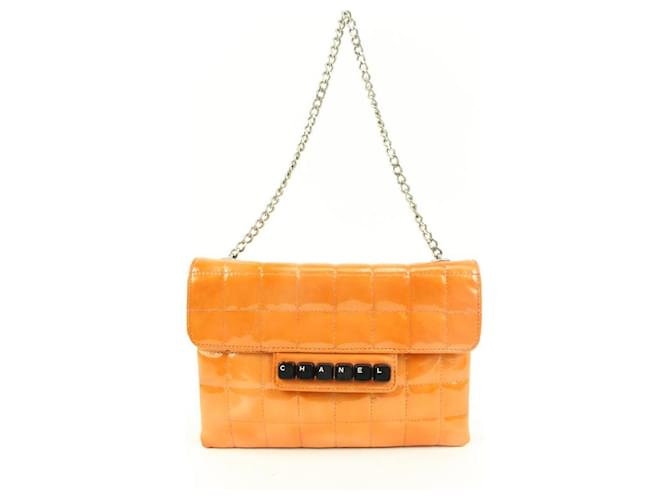 Chanel Bolso con cadena acolchado con teclado y barra de chocolate naranja Cuero  ref.527470