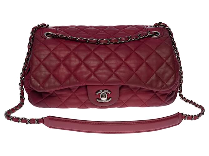 Magnifique Sac à main Chanel Classique Flap bag en cuir matelassé amarante, garniture en métal ruthénium Rouge  ref.528172