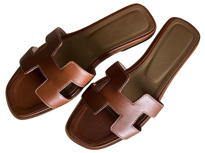 Mules Oran de ouro Hermès Caramelo